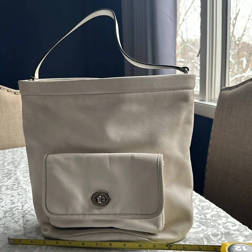Nice Coach leather bag in cream. Good size with plenty  room - Picture 14 of 14